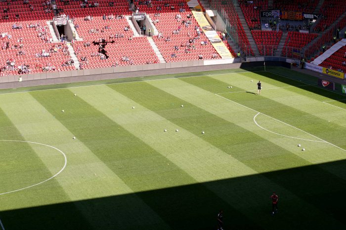 Jak vzniká sportovní přenos? Reportáž z vozu, kde se vyrábí nejen pražské fotbalové derby