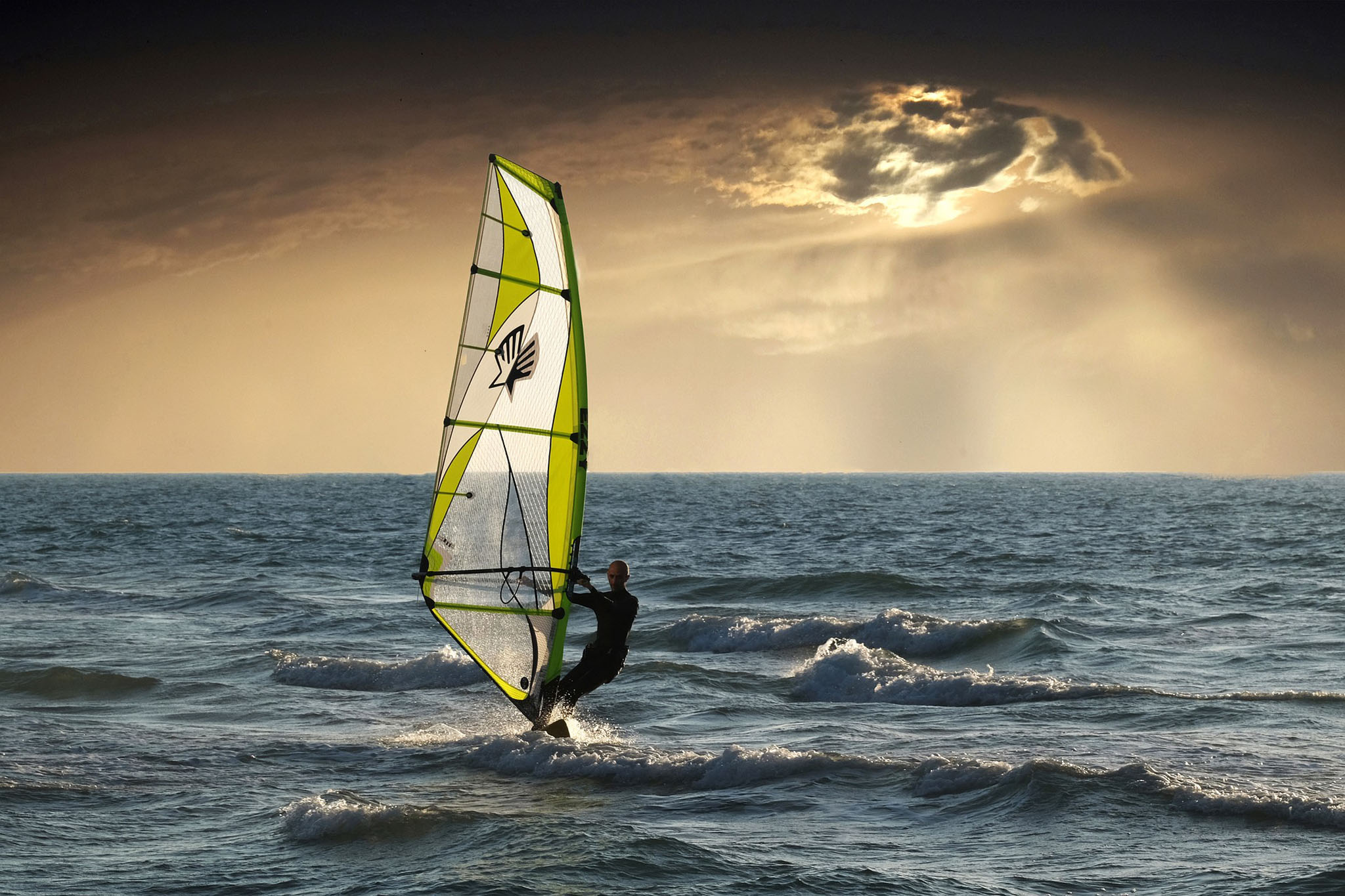 [Obrázek: pb-sport-windsurfing-ilustracni.jpg]